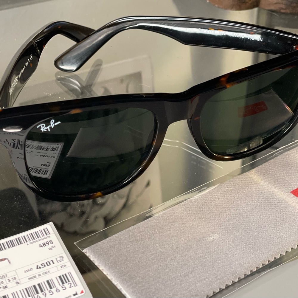 Ray-Ban Classic Tortoise Sunglasses - Picture 6 of 6